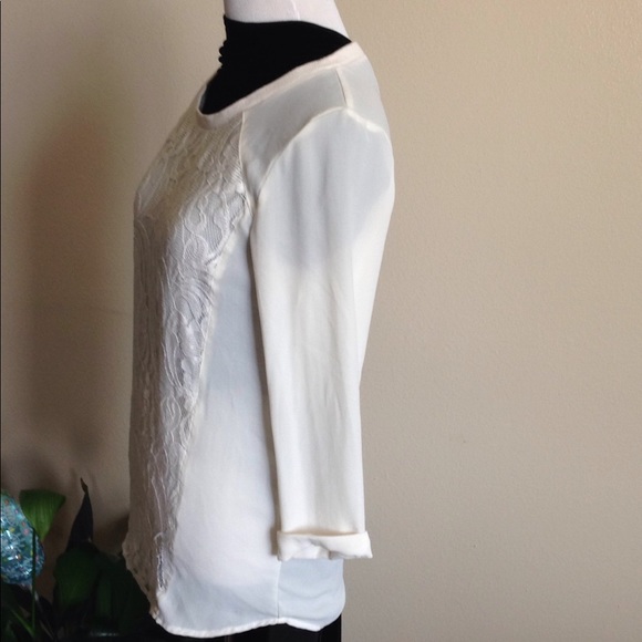 SOLD!Lacey Cream Top - Picture 2 of 6